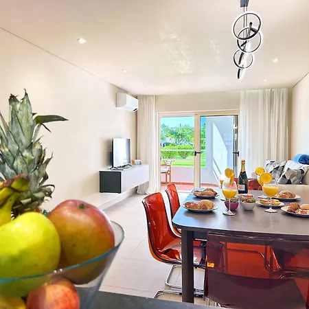 דירה Oura Modern Poolside By Becherish *