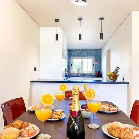 Apartman Oura Modern Poolside By Becherish *