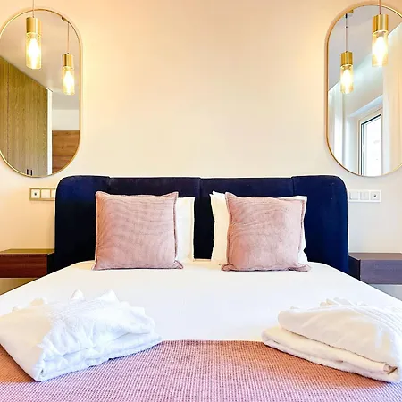 Oura Modern Poolside By Becherish 公寓