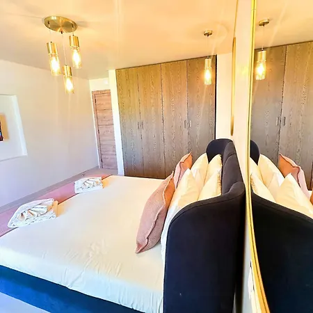 Oura Modern Poolside By Becherish *