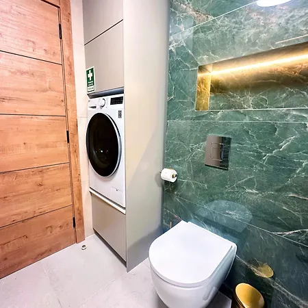 Oura Modern Poolside By Becherish * אלבופיירה