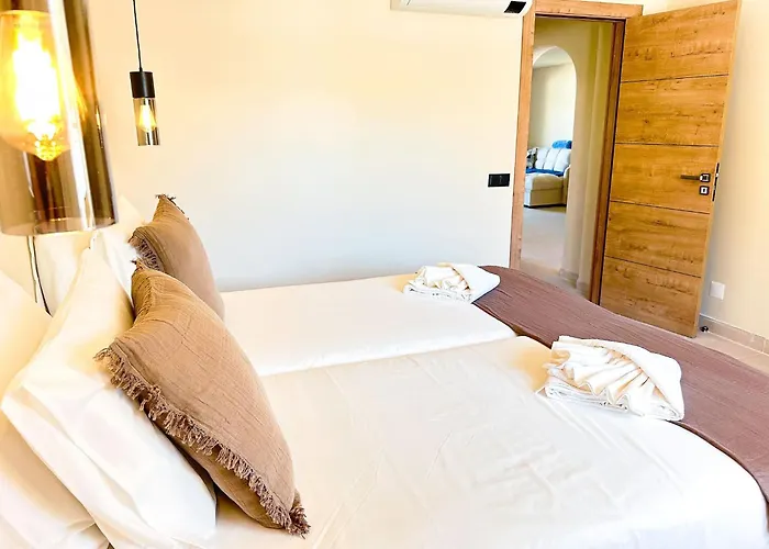 Oura Modern Poolside By Becherish Apartman *