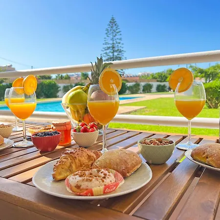 Oura Modern Poolside By Becherish Albufeira