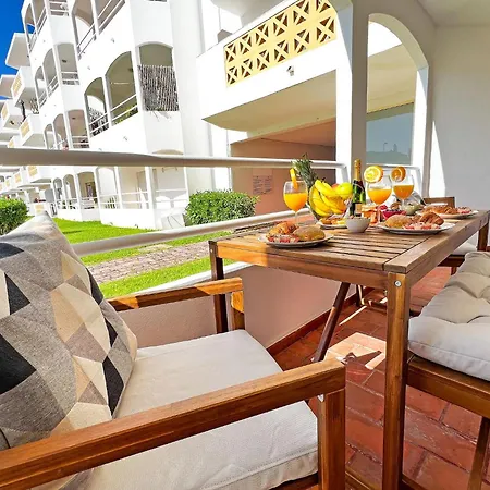 Oura Modern Poolside By Becherish Appartement *